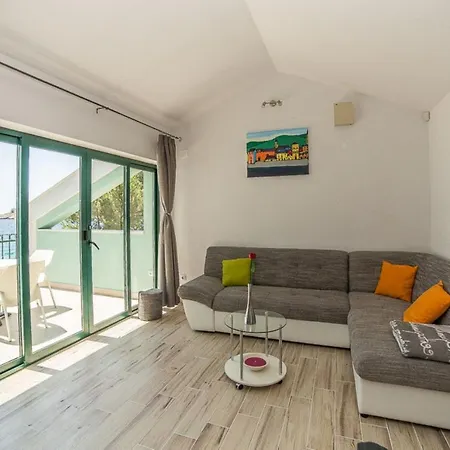 בית נופש Summer House On Beach I *